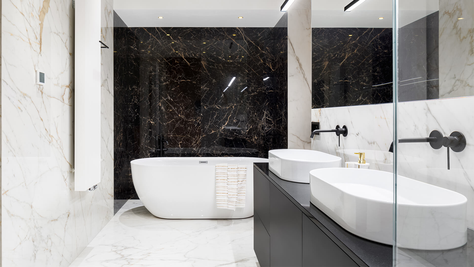https://www.lux-review.com/wp-content/uploads/2020/02/luxury-bathroom.jpg