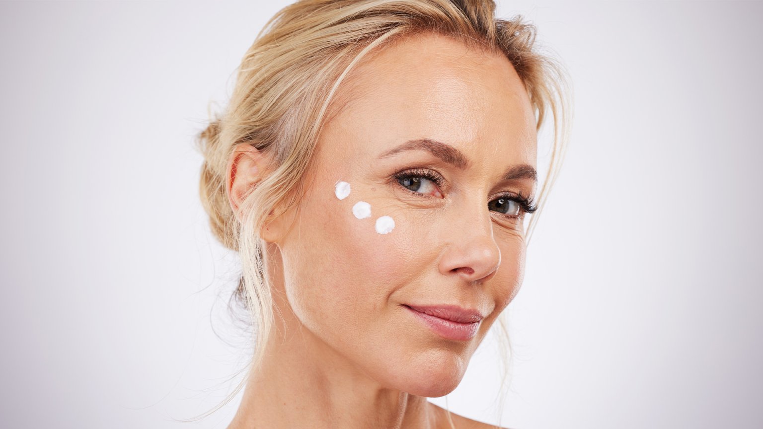 How To Get A Youthful Glow If You Have Mature Skin Luxlife Magazine